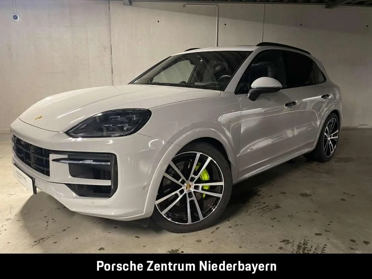 Photo 1 : Porsche Cayenne 2023 Hybrid