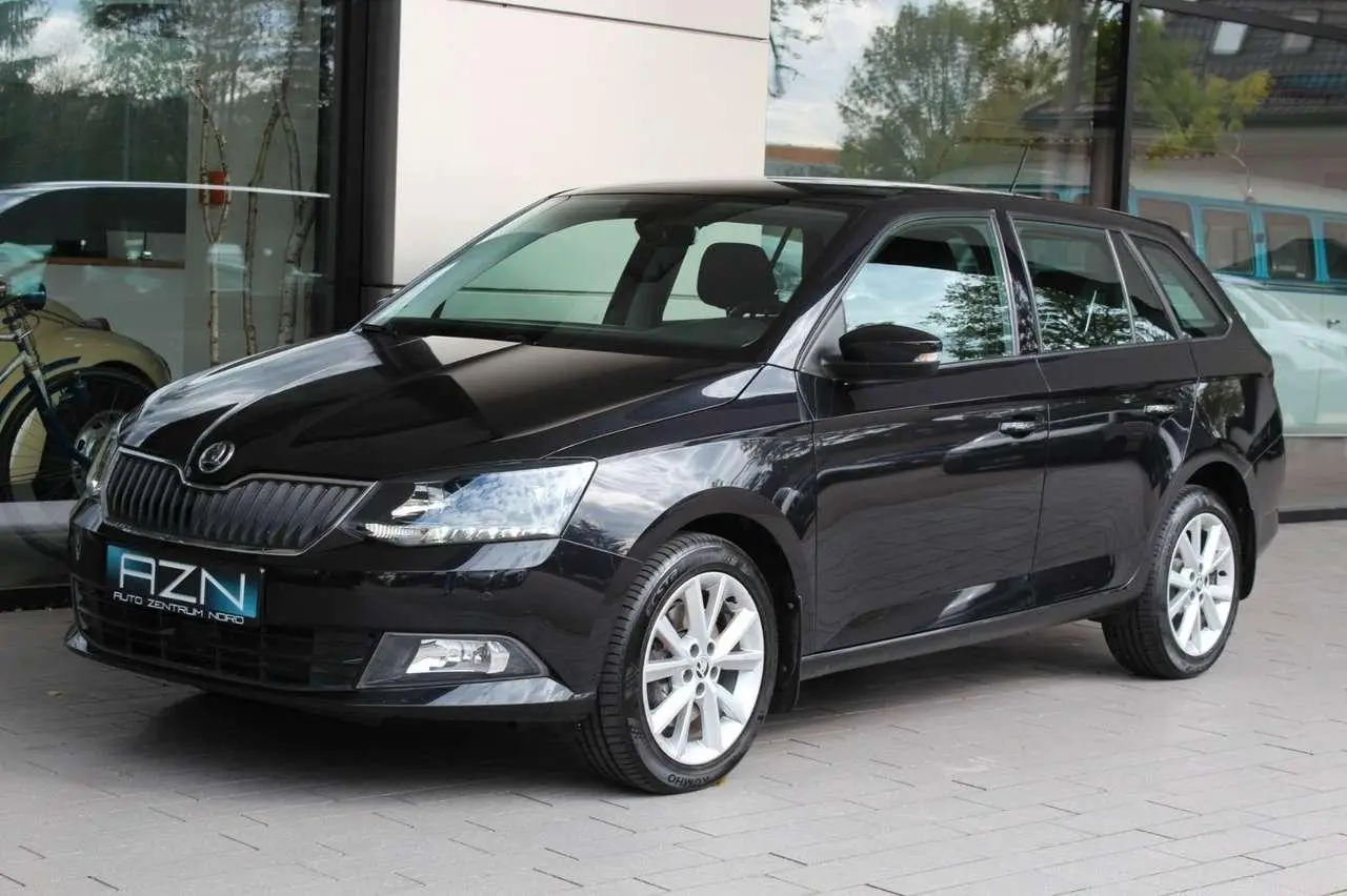 Photo 1 : Skoda Fabia 2015 Petrol