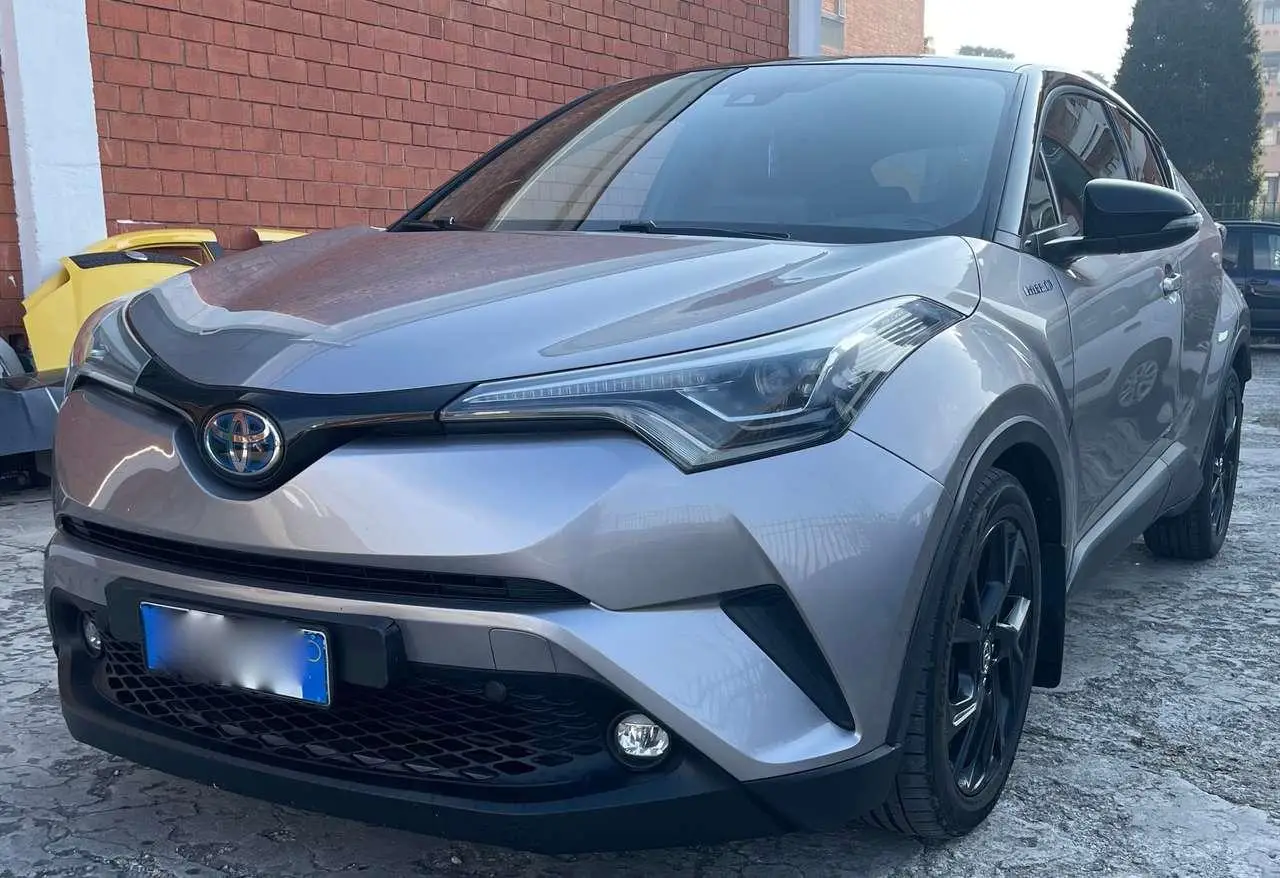 Photo 1 : Toyota C-hr 2017 Hybride