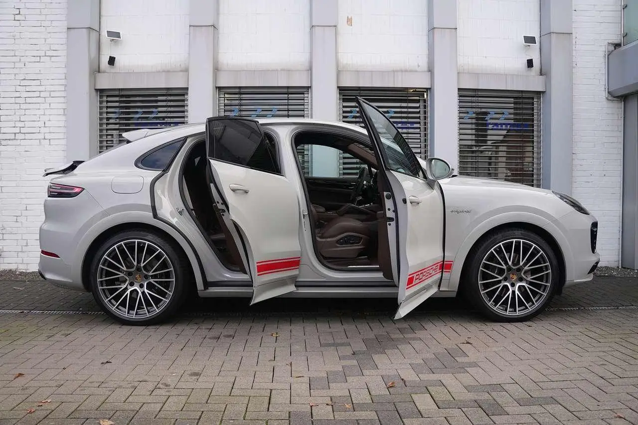 Photo 1 : Porsche Cayenne 2023 Hybrid