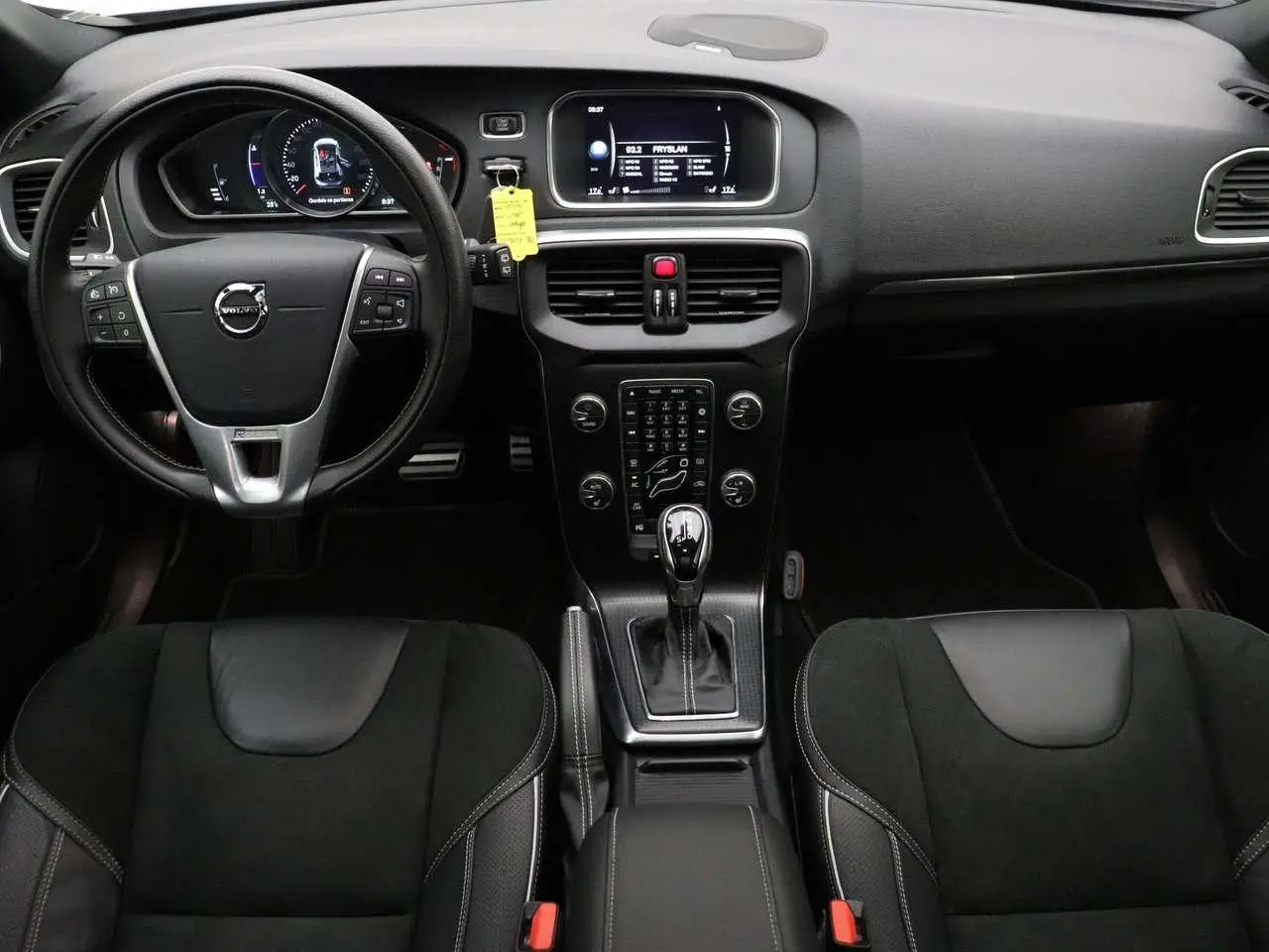 Photo 1 : Volvo V40 2020 Petrol