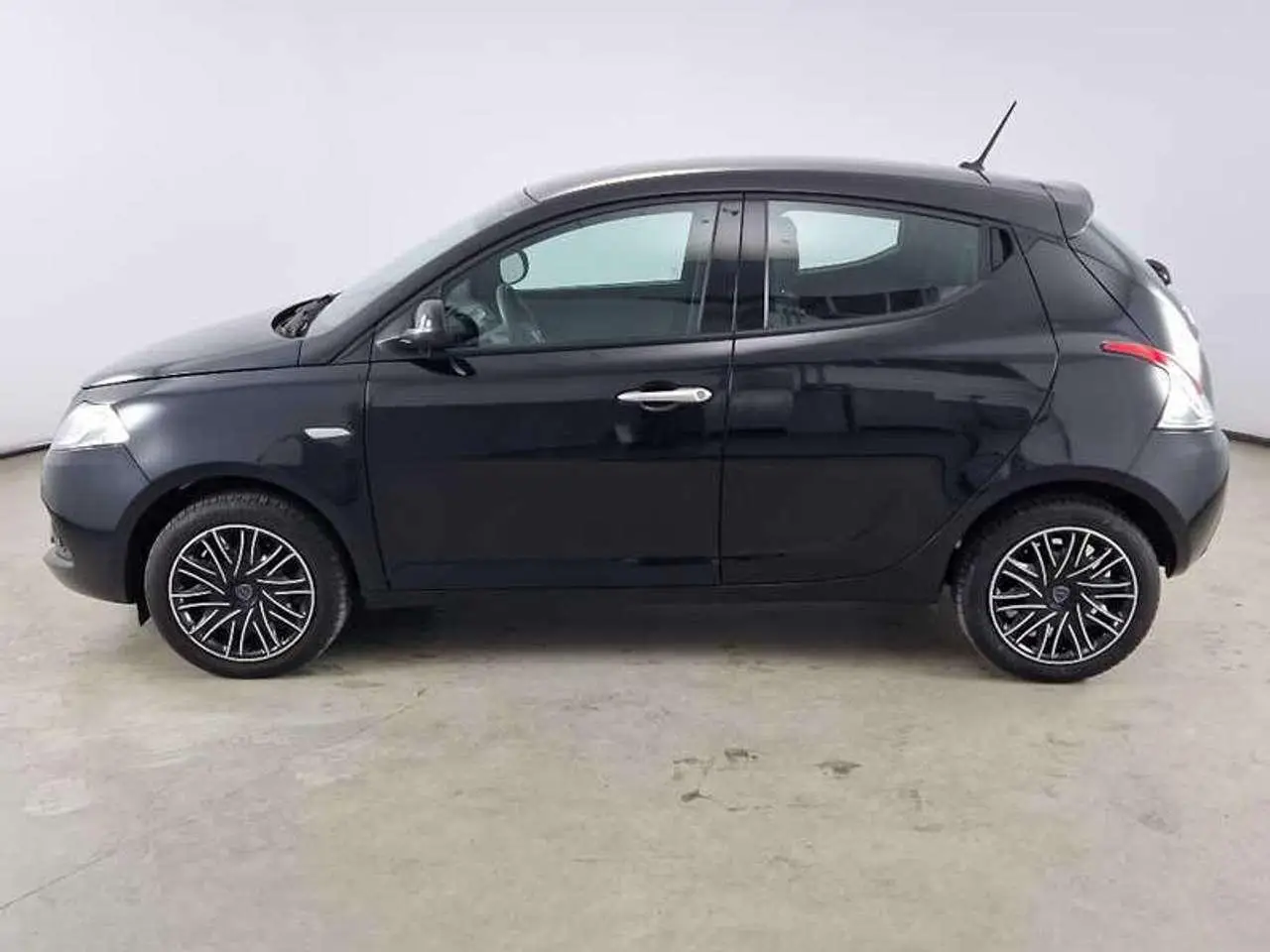 Photo 1 : Lancia Ypsilon 2023 Hybride