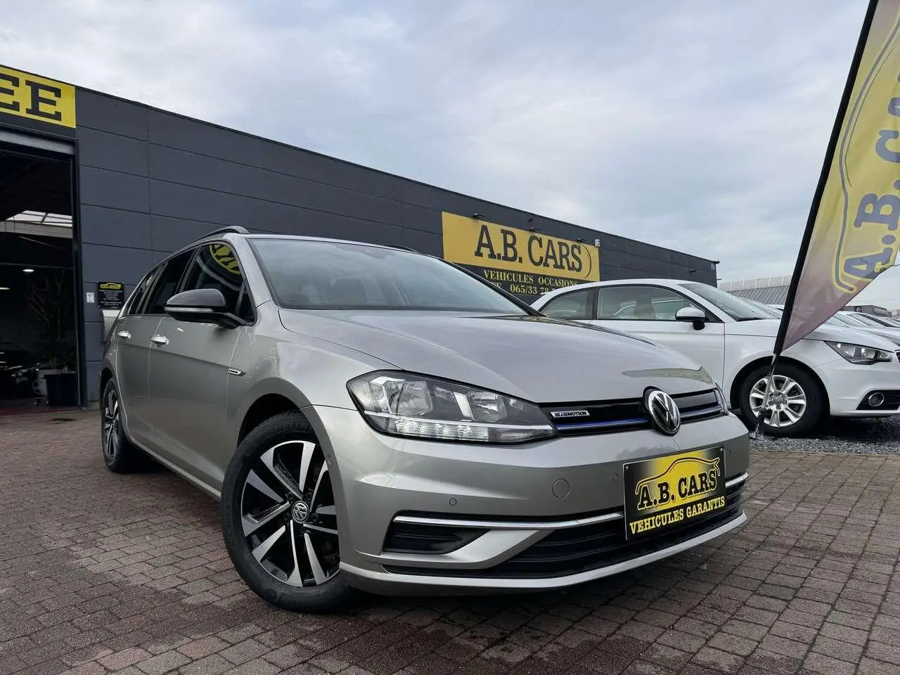 Photo 1 : Volkswagen Golf 2020 Petrol