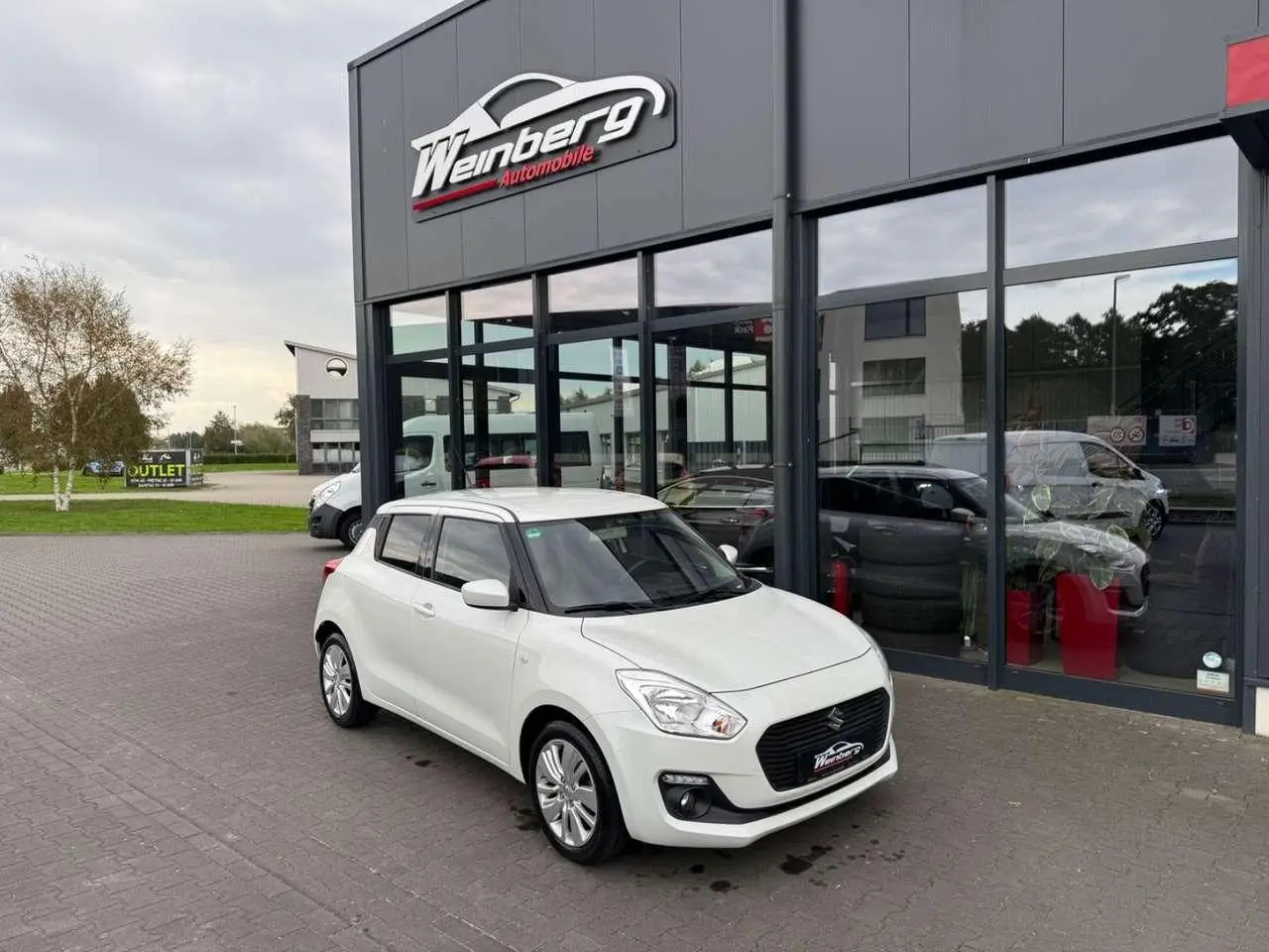 Photo 1 : Suzuki Swift 2021 Petrol