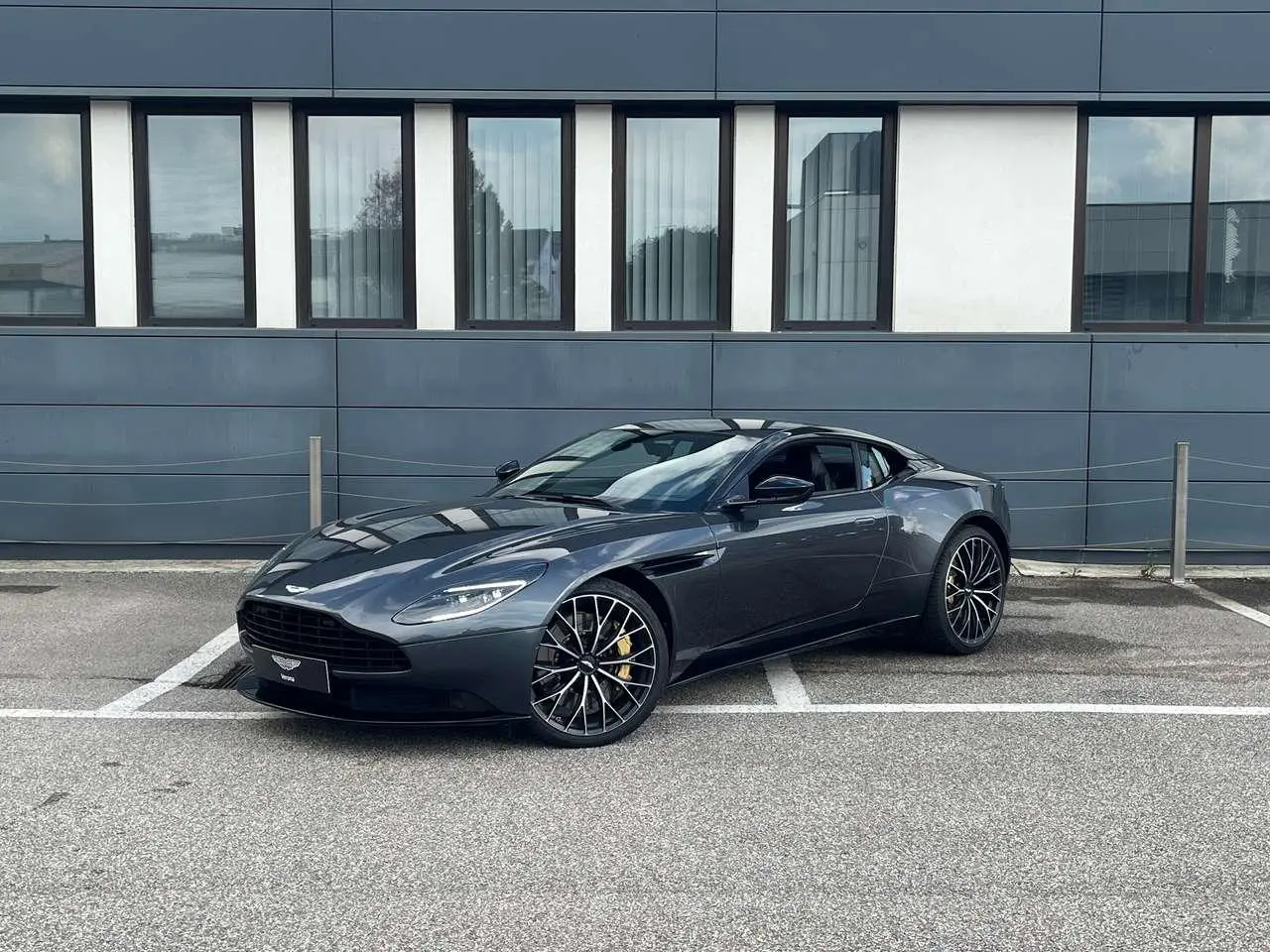 Photo 1 : Aston Martin Db11 2023 Essence