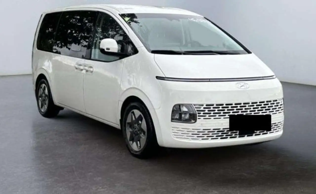 Photo 1 : Hyundai Staria 2023 Diesel