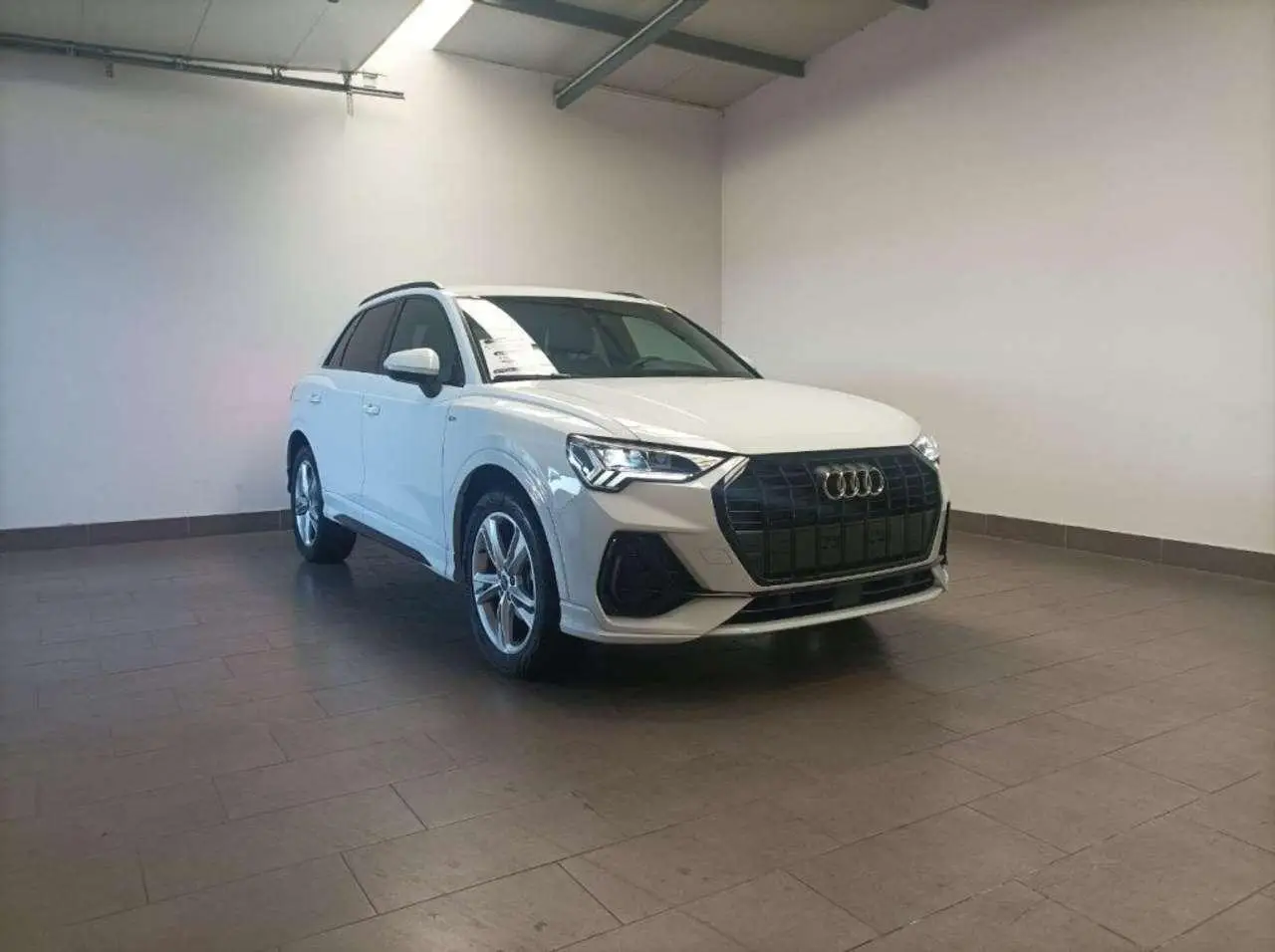 Photo 1 : Audi Q3 2023 Petrol