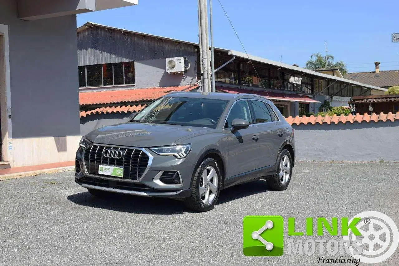 Photo 1 : Audi Q3 2018 Essence