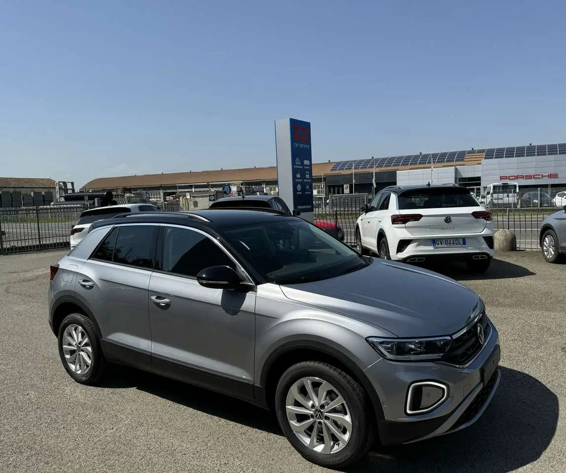 Photo 1 : Volkswagen T-roc 2024 Petrol