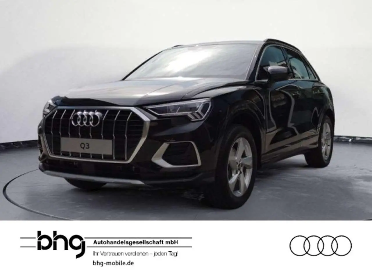 Photo 1 : Audi Q3 2024 Petrol