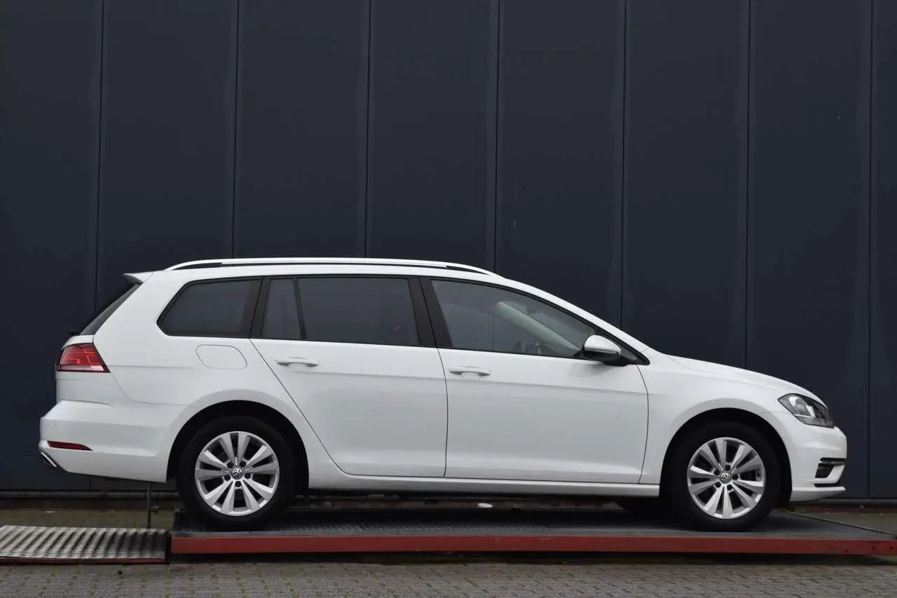 Photo 1 : Volkswagen Golf 2019 Essence