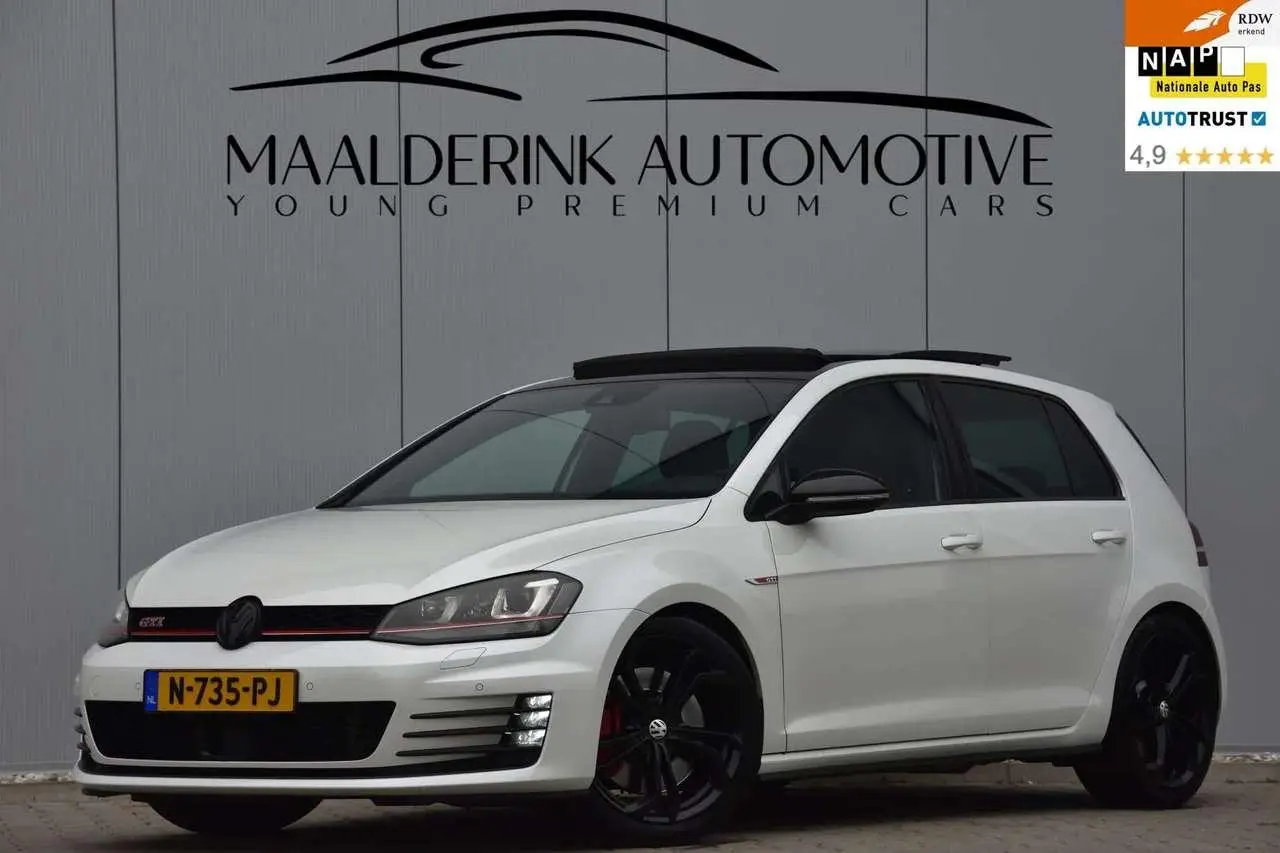 Photo 1 : Volkswagen Golf 2016 Petrol