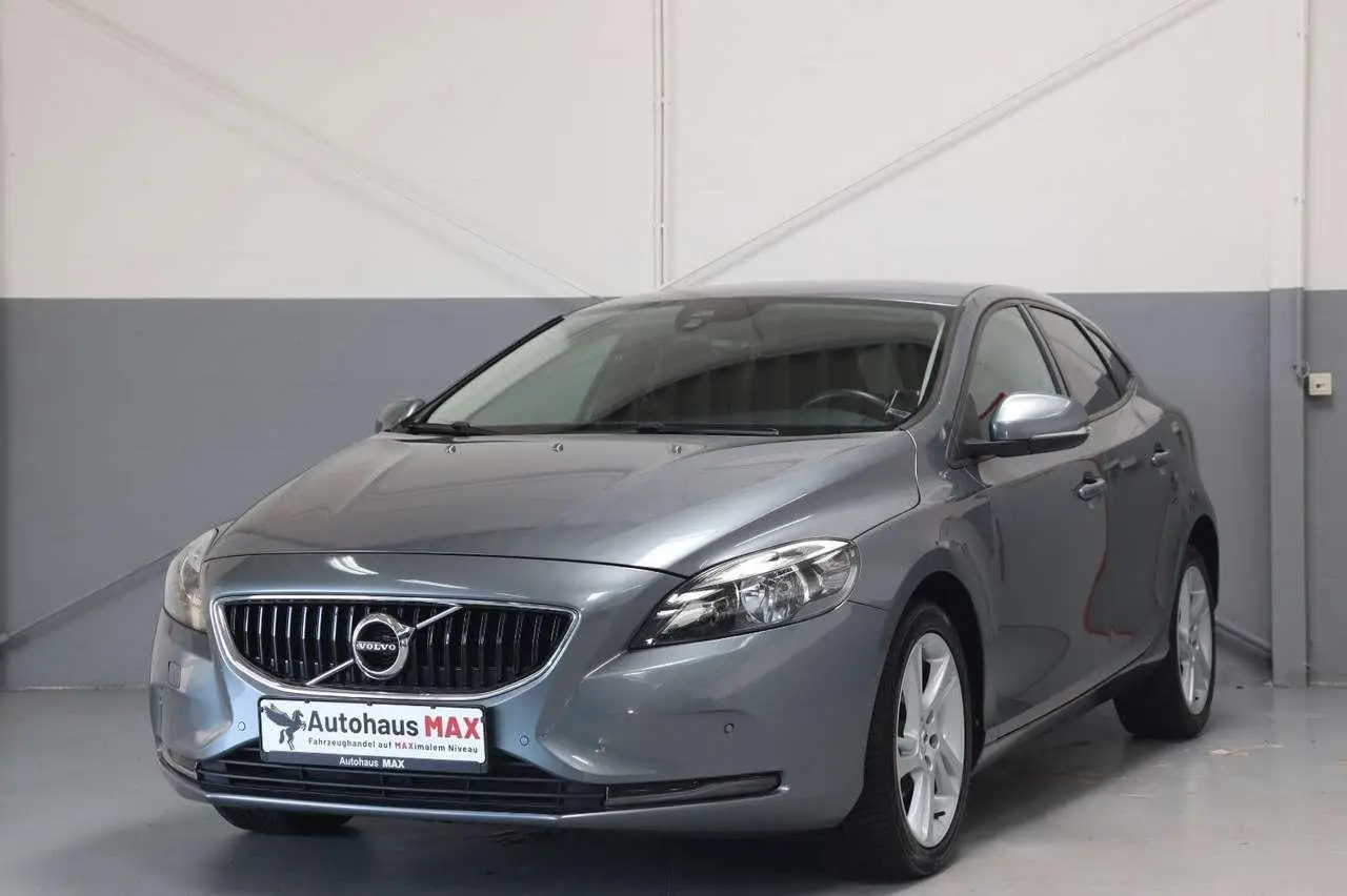 Photo 1 : Volvo V40 2018 Diesel