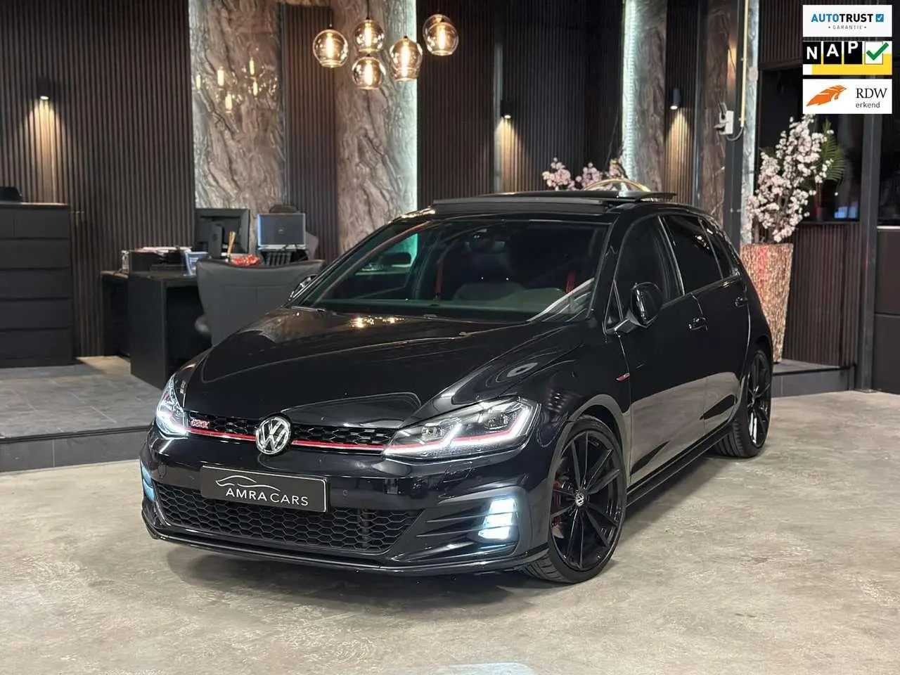 Photo 1 : Volkswagen Golf 2018 Petrol