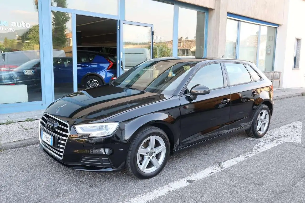 Photo 1 : Audi A3 2019 Petrol