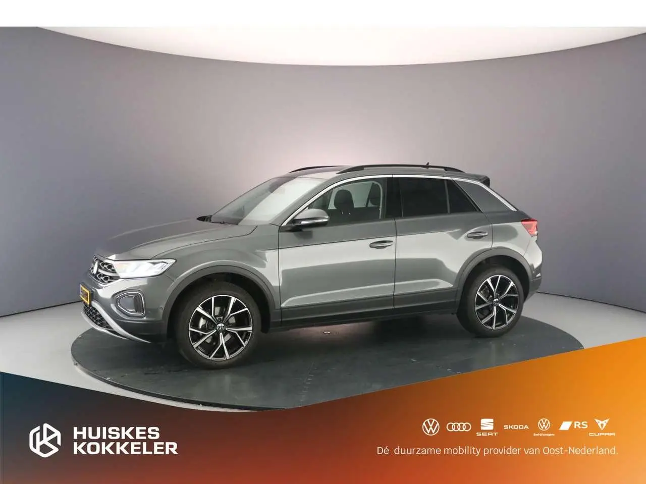 Photo 1 : Volkswagen T-roc 2024 Essence