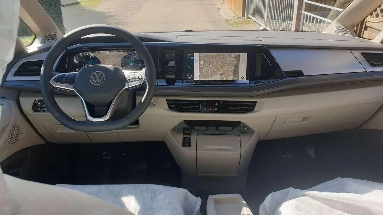 Photo 1 : Volkswagen T7 2024 Hybrid