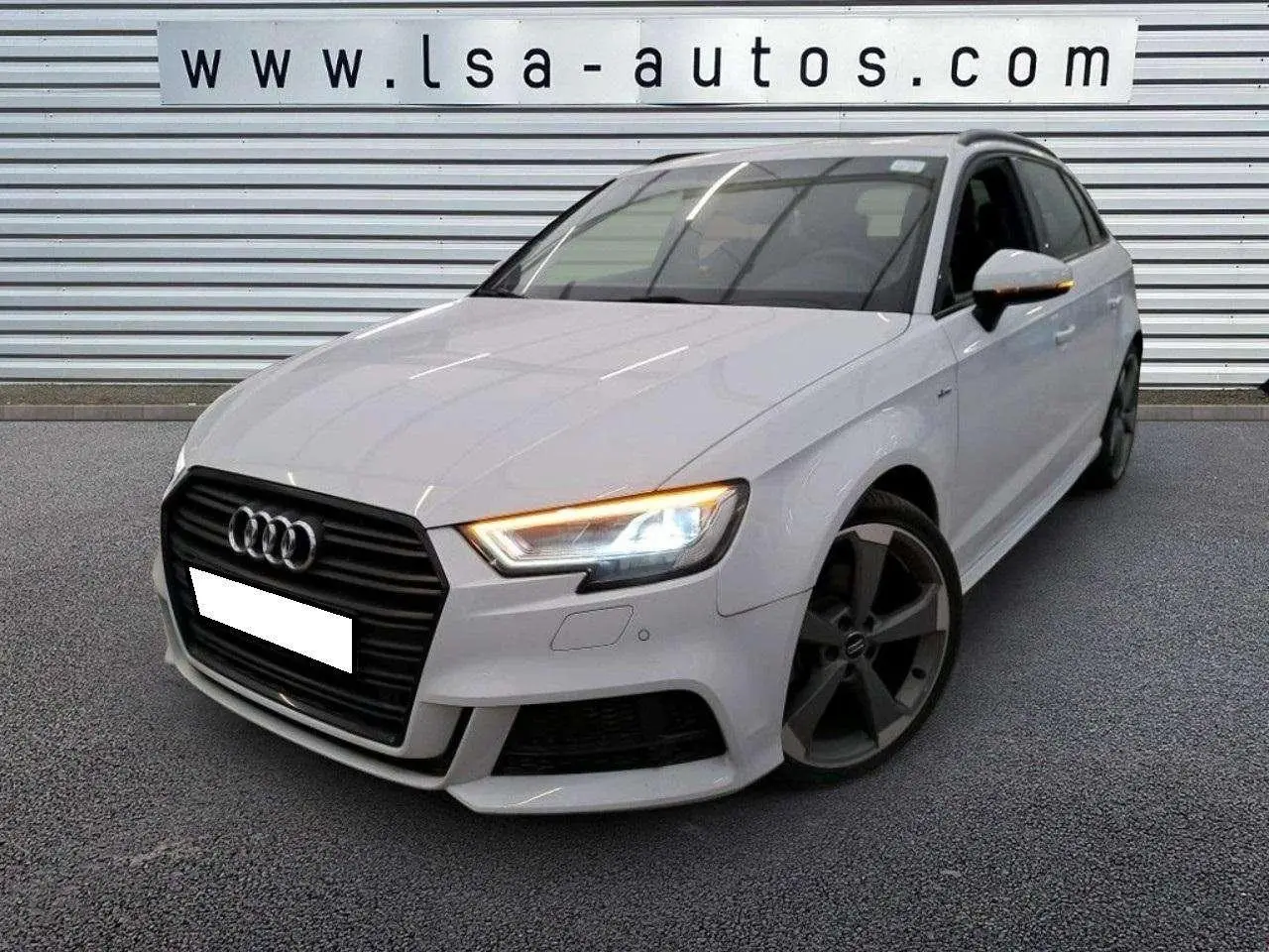 Photo 1 : Audi A3 2019 Petrol