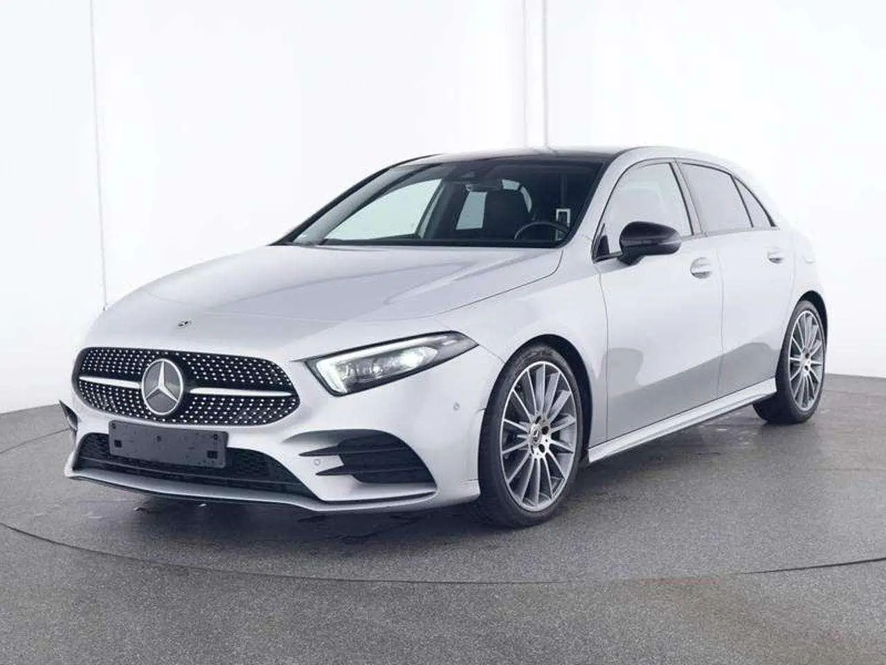 Photo 1 : Mercedes-benz Classe A 2023 Petrol