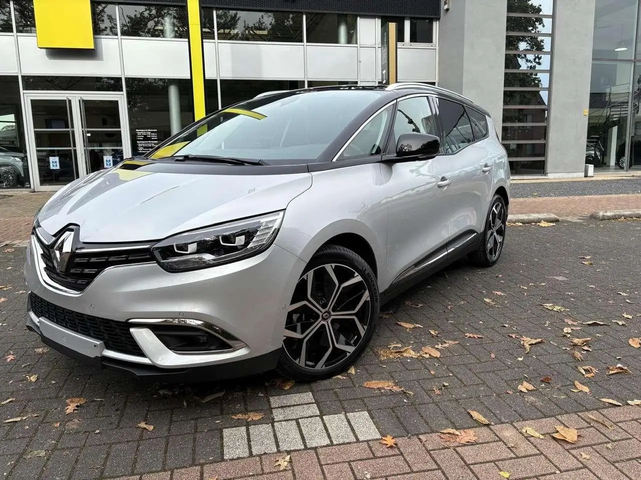 Photo 1 : Renault Grand Scenic 2023 Petrol