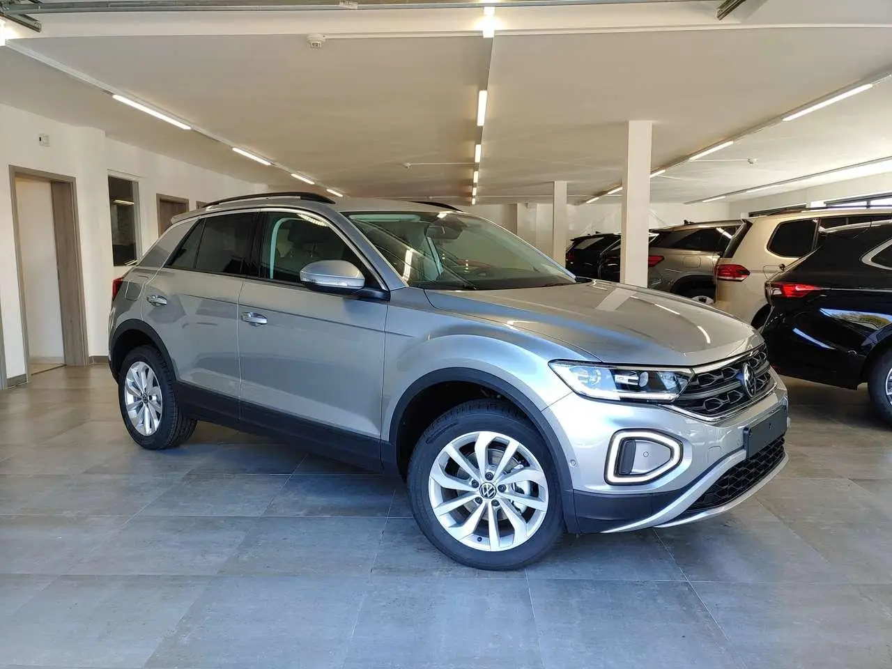 Photo 1 : Volkswagen T-roc 2024 Essence