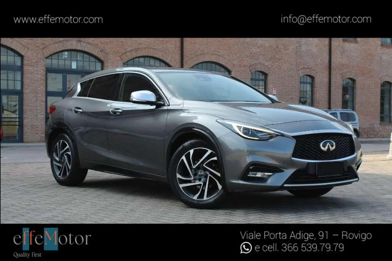 Photo 1 : Infiniti Q30 2018 Diesel