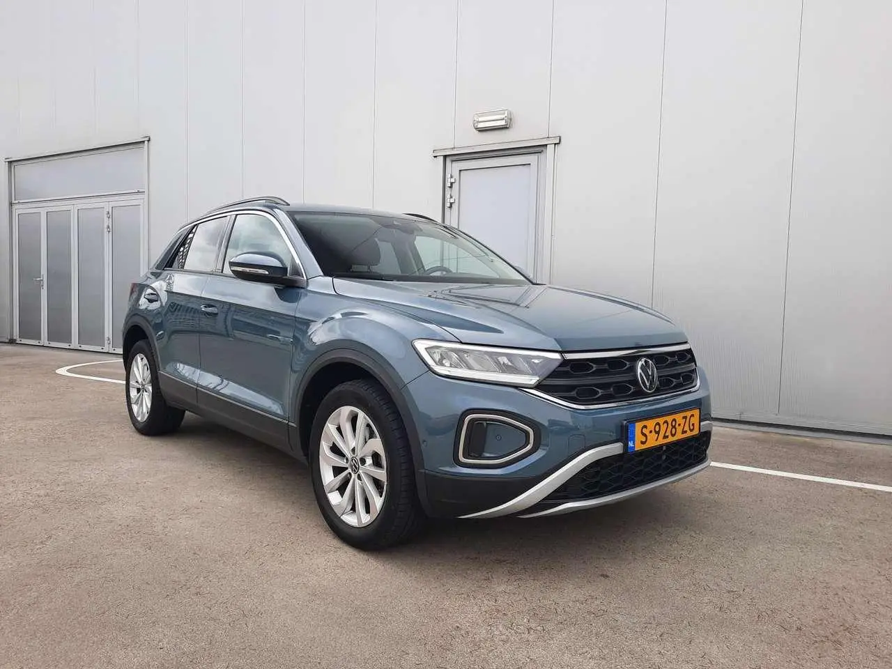 Photo 1 : Volkswagen T-roc 2023 Petrol