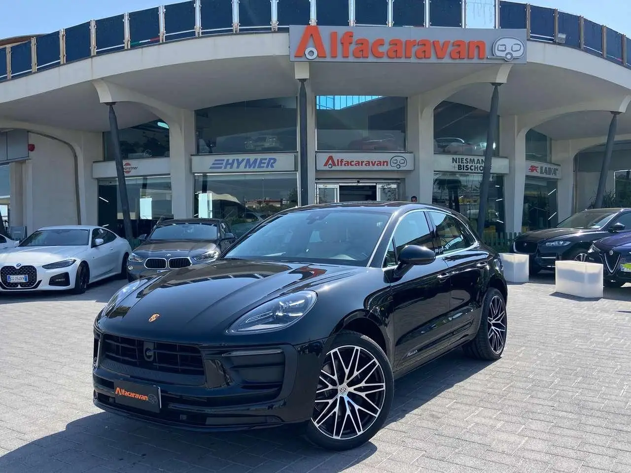 Photo 1 : Porsche Macan 2023 Essence