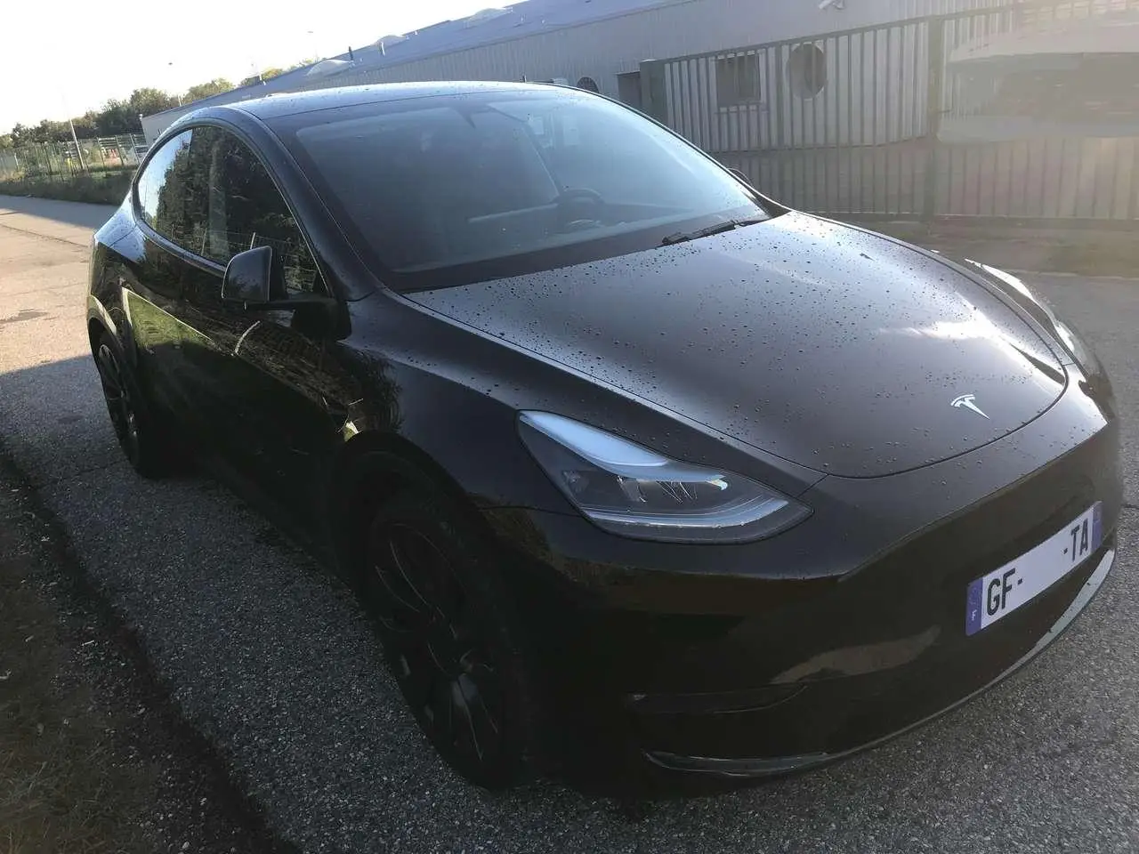 Photo 1 : Tesla Model Y 2023 Electric