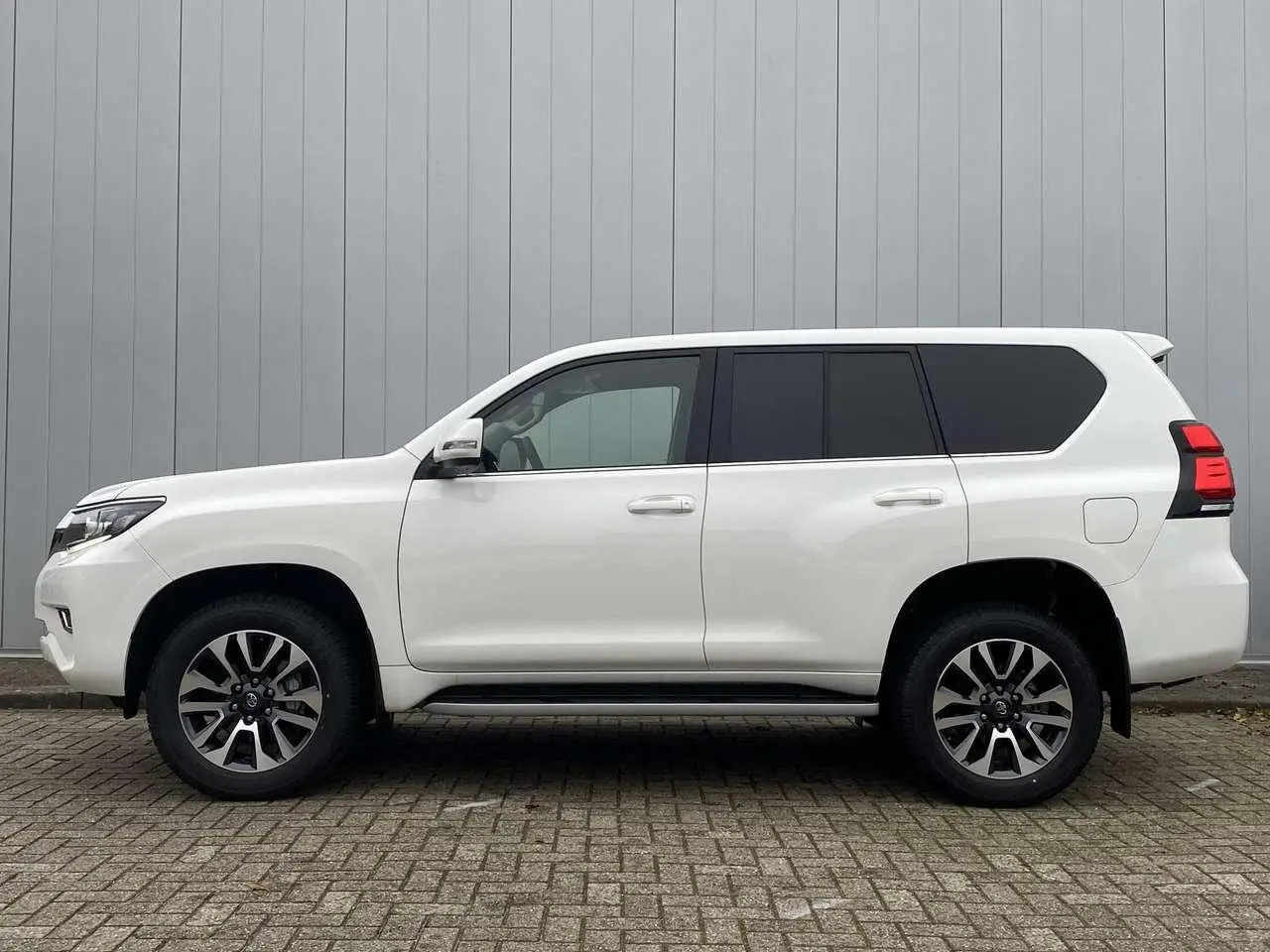 Photo 1 : Toyota Land Cruiser 2024 Diesel