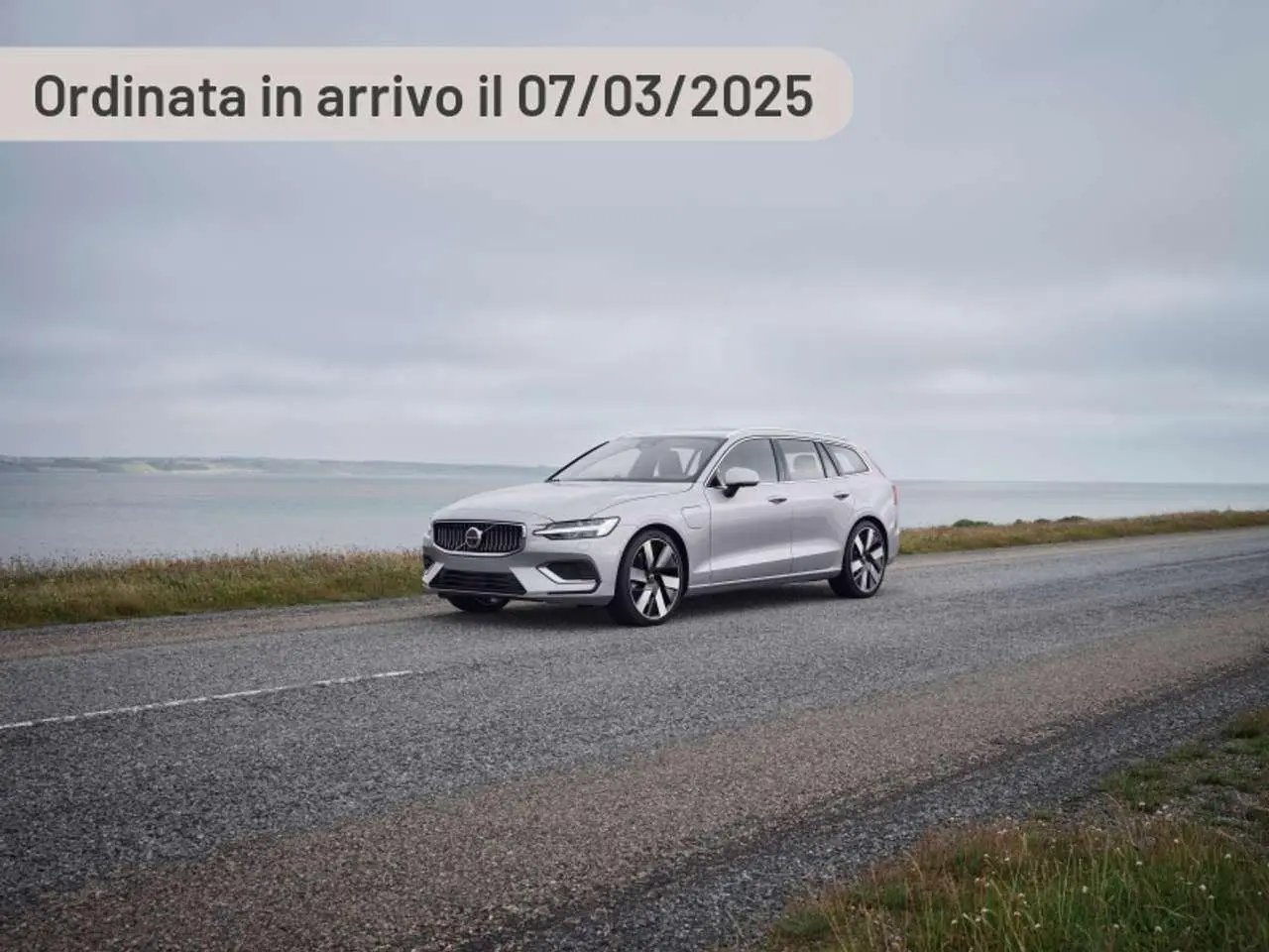 Photo 1 : Volvo V60 2024 Hybride