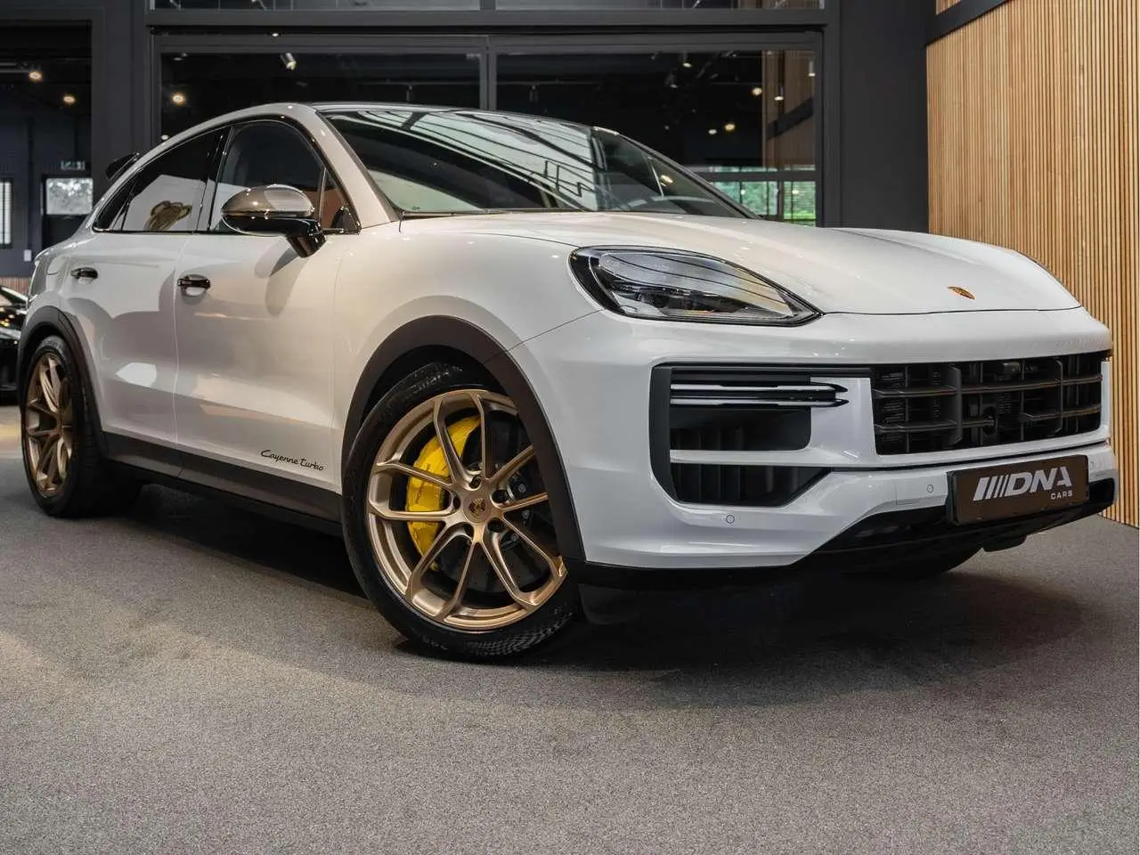 Photo 1 : Porsche Cayenne 2024 Hybrid