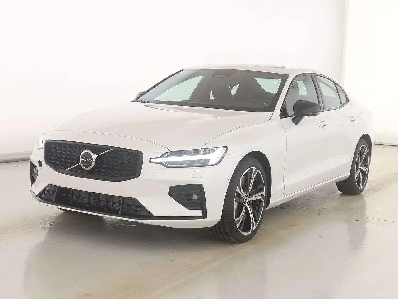 Photo 1 : Volvo S60 2023 Petrol