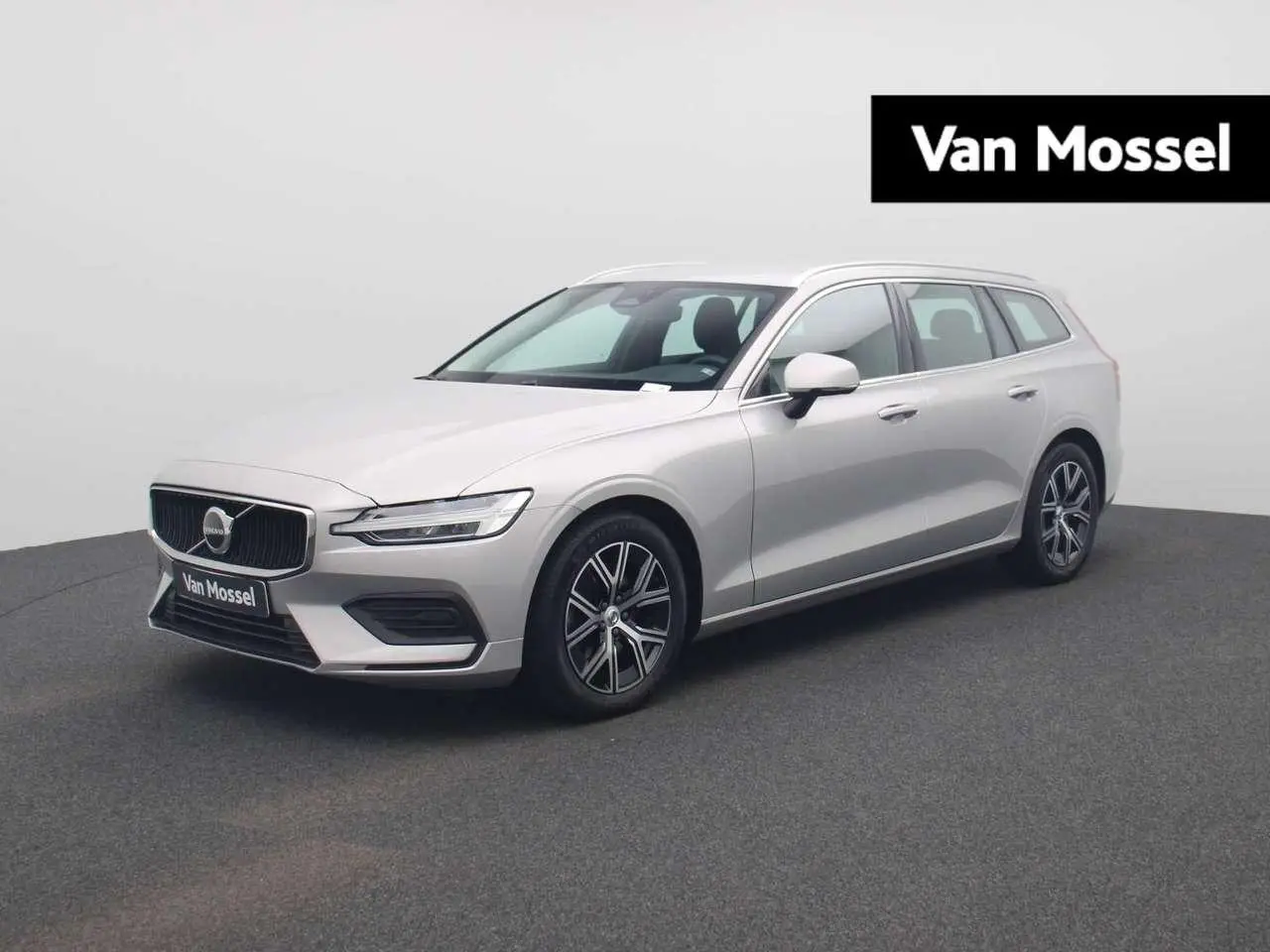 Photo 1 : Volvo V60 2022 Essence