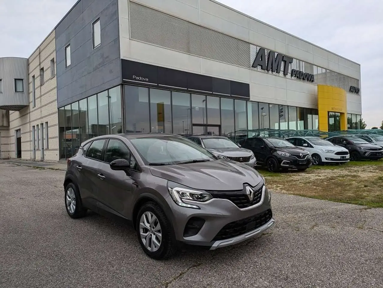 Photo 1 : Renault Captur 2021 Essence