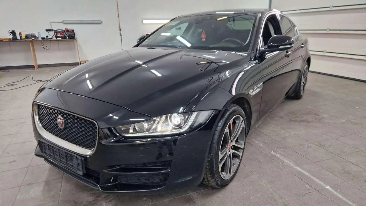 Photo 1 : Jaguar Xe 2017 Diesel