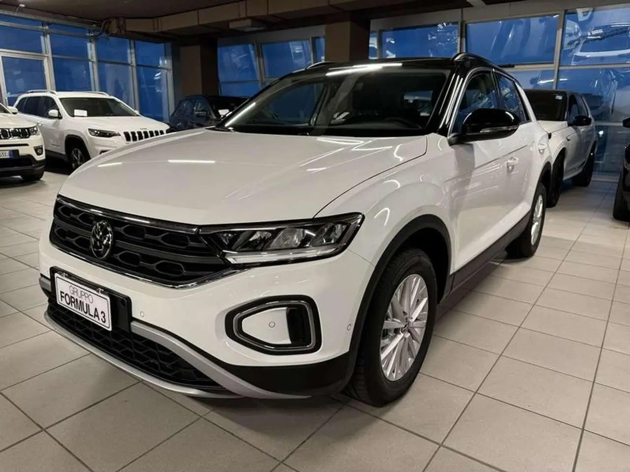 Photo 1 : Volkswagen T-roc 2023 Essence