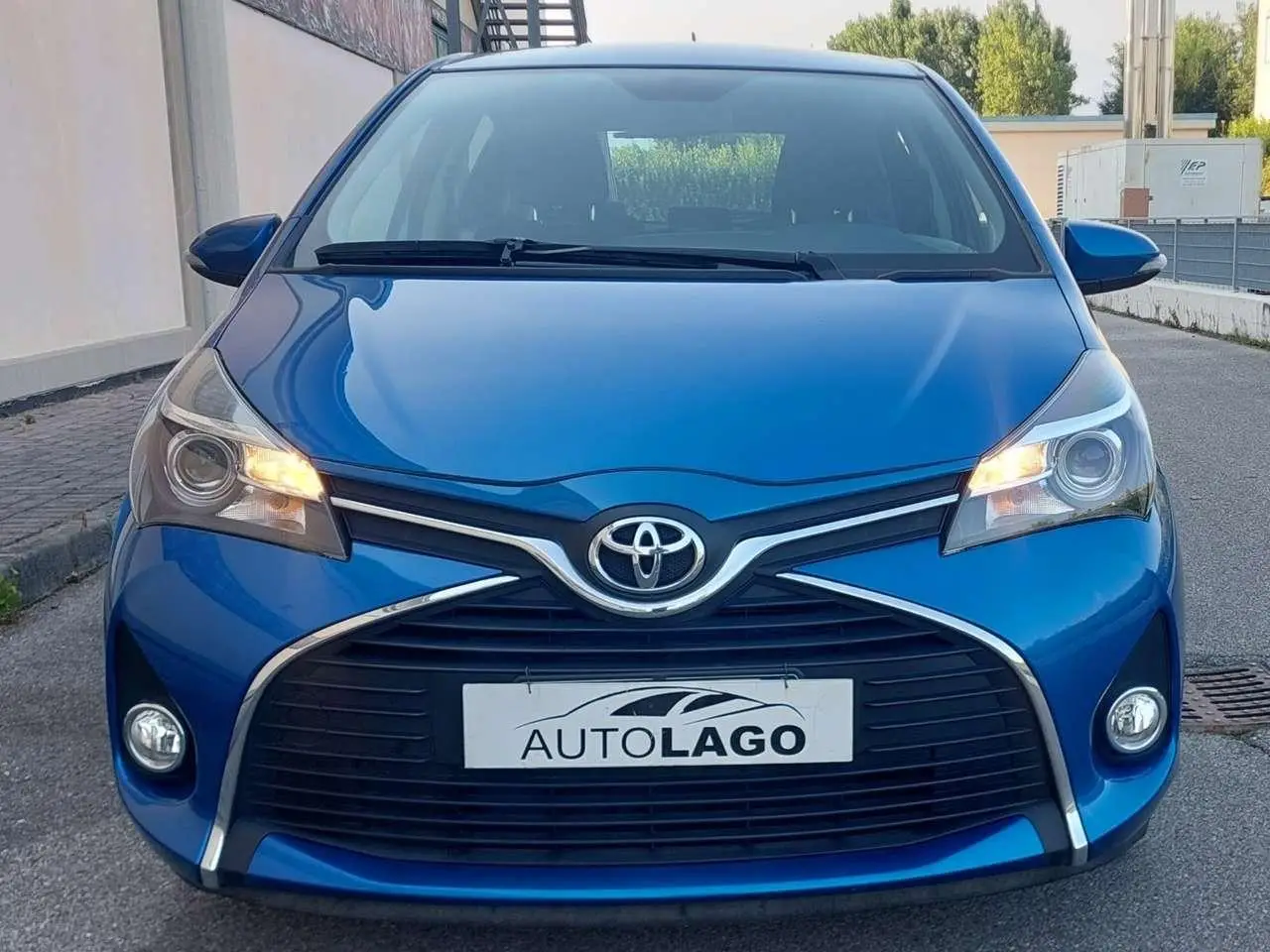 Photo 1 : Toyota Yaris 2015 Petrol