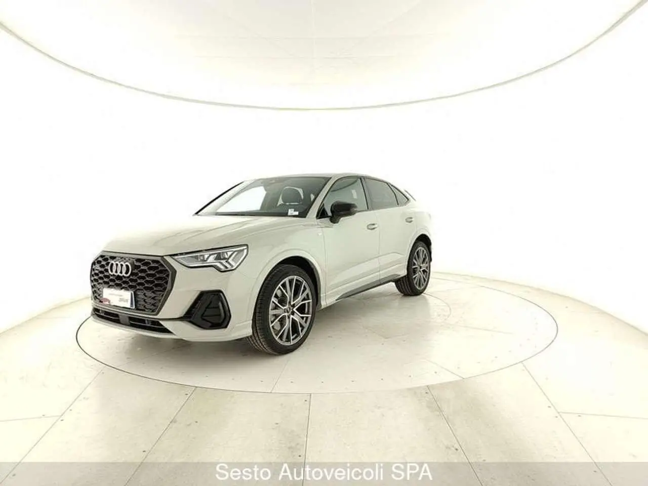 Photo 1 : Audi Q3 2021 Diesel