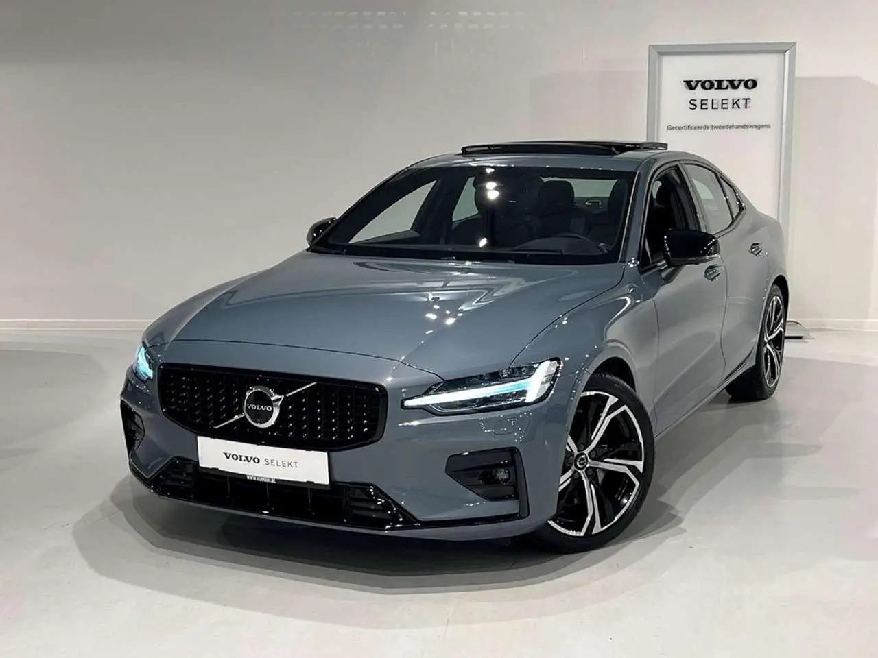 Photo 1 : Volvo S60 2024 Essence