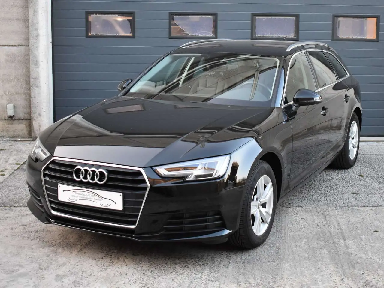 Photo 1 : Audi A4 2019 Petrol