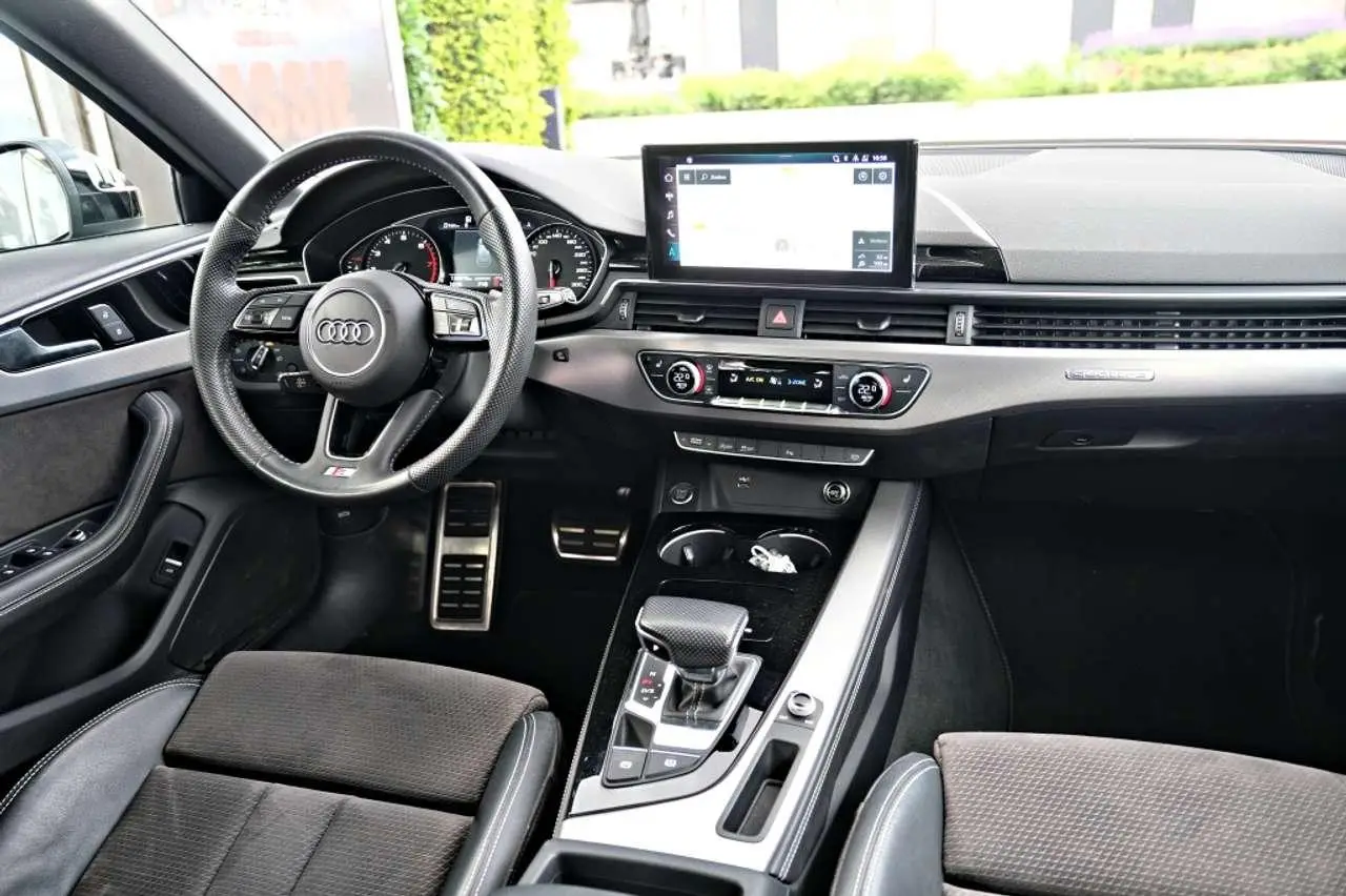 Photo 1 : Audi A4 2019 Petrol