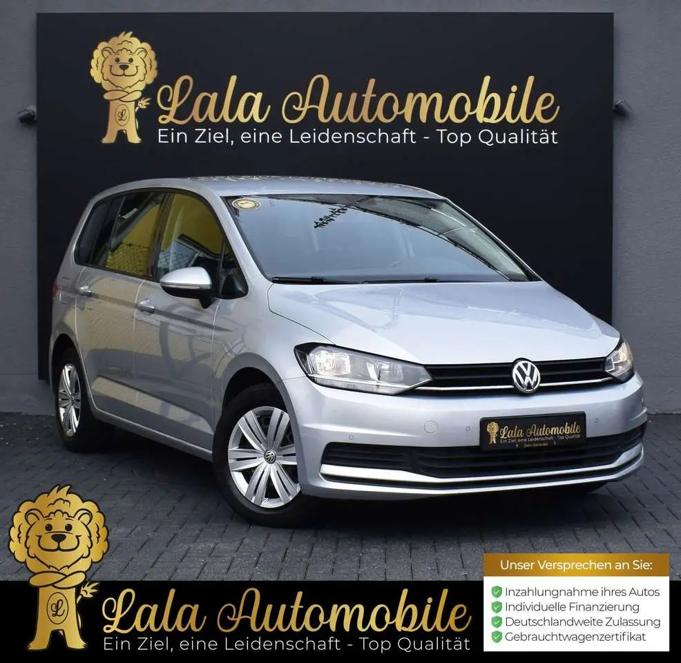 Photo 1 : Volkswagen Touran 2017 Petrol