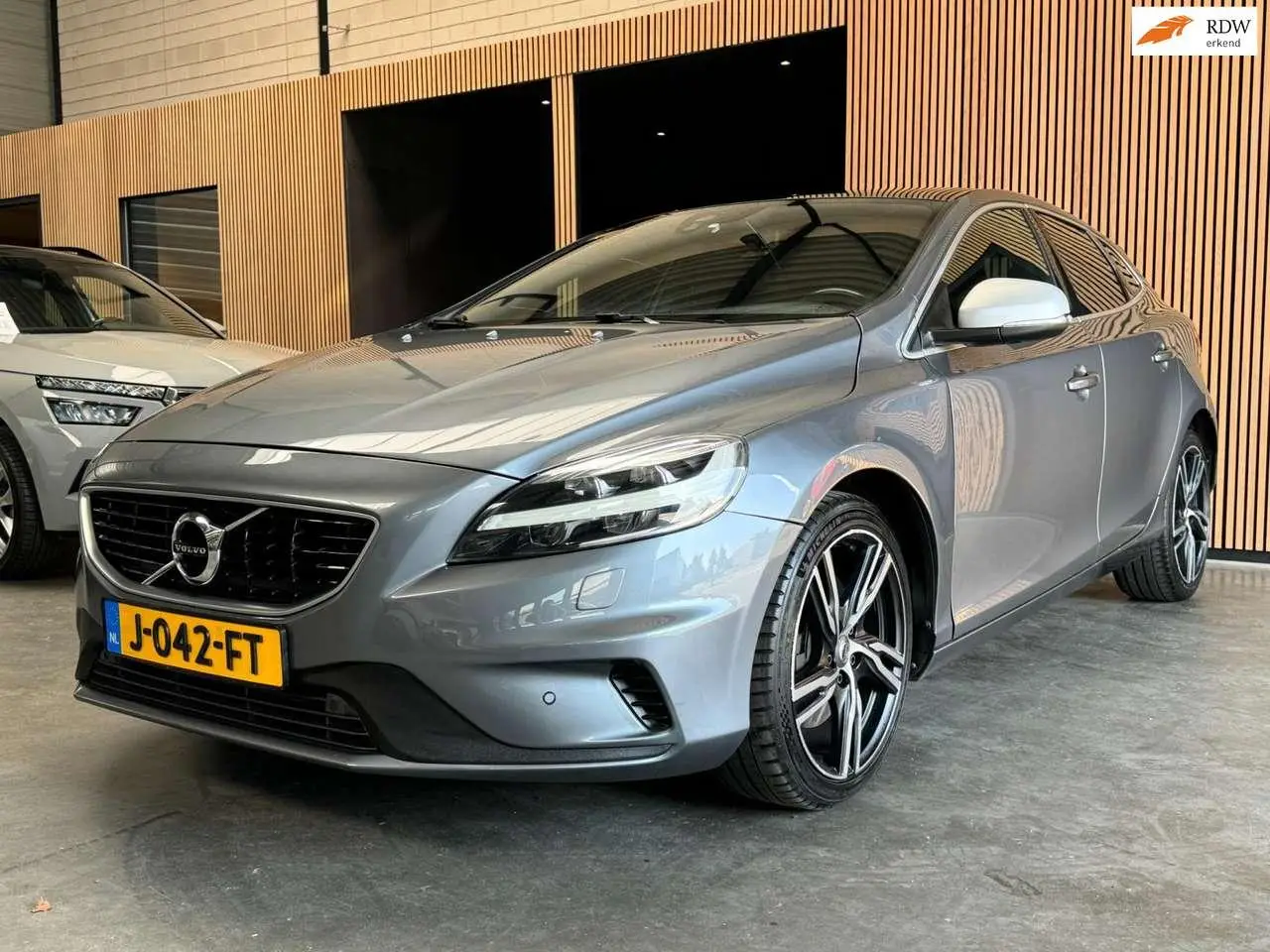 Photo 1 : Volvo V40 2017 Diesel