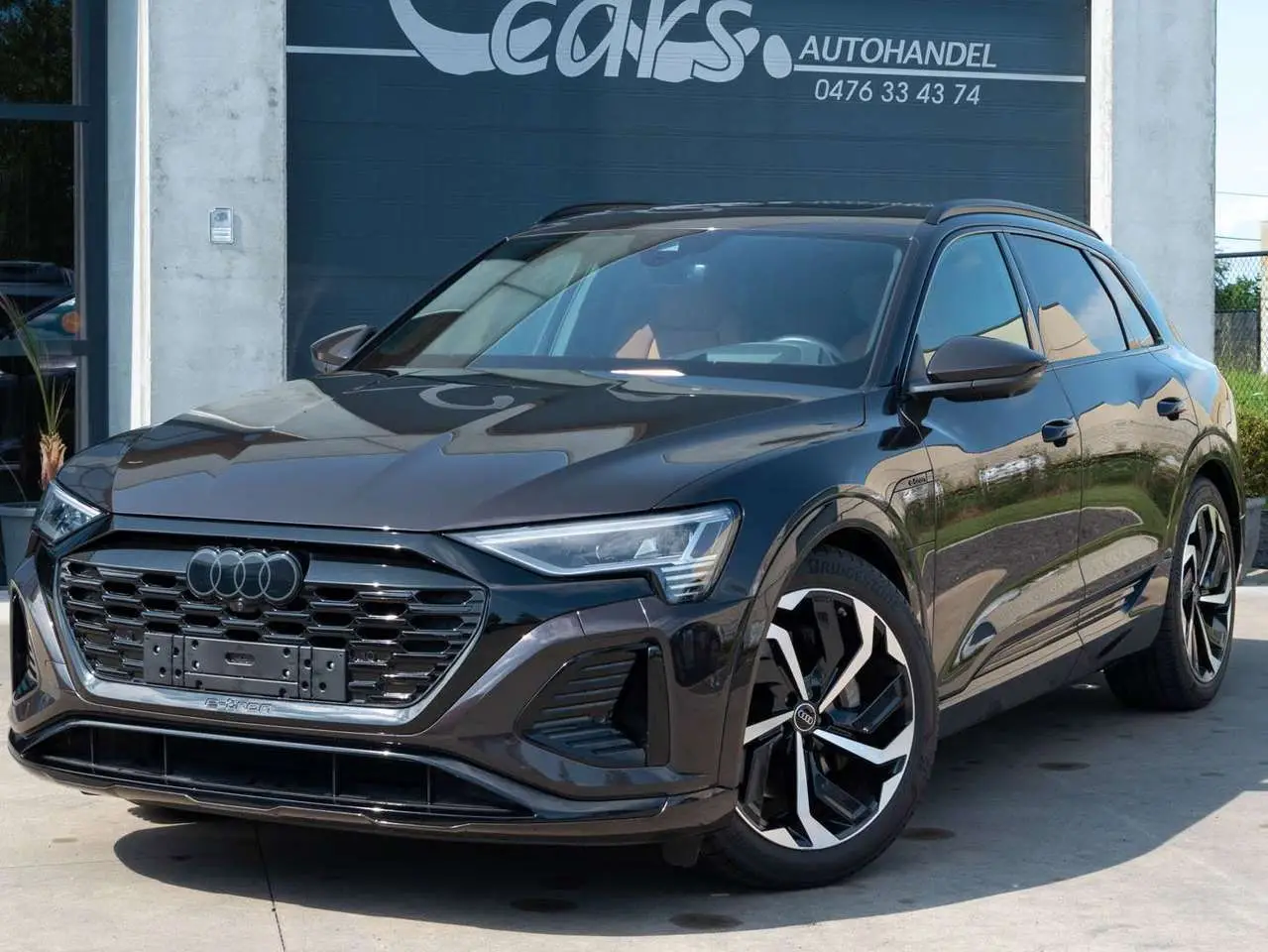 Photo 1 : Audi Q8 2023 Électrique