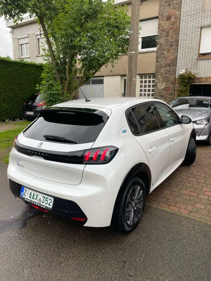 Photo 1 : Peugeot 208 2021 Électrique