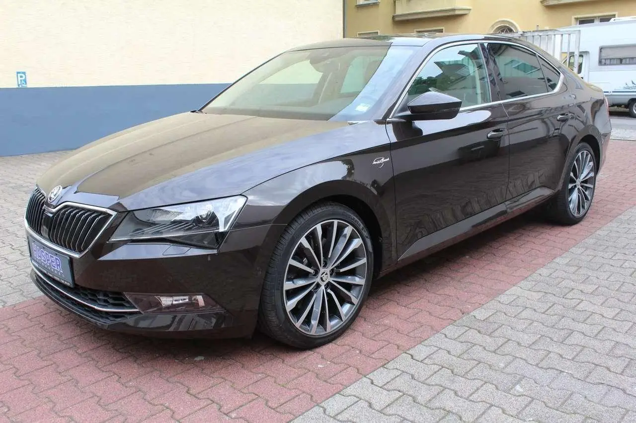 Photo 1 : Skoda Superb 2016 Petrol