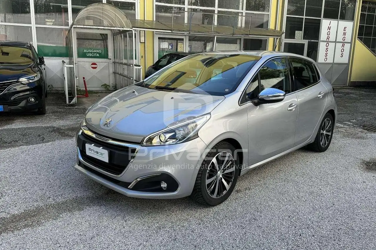 Photo 1 : Peugeot 208 2018 Essence