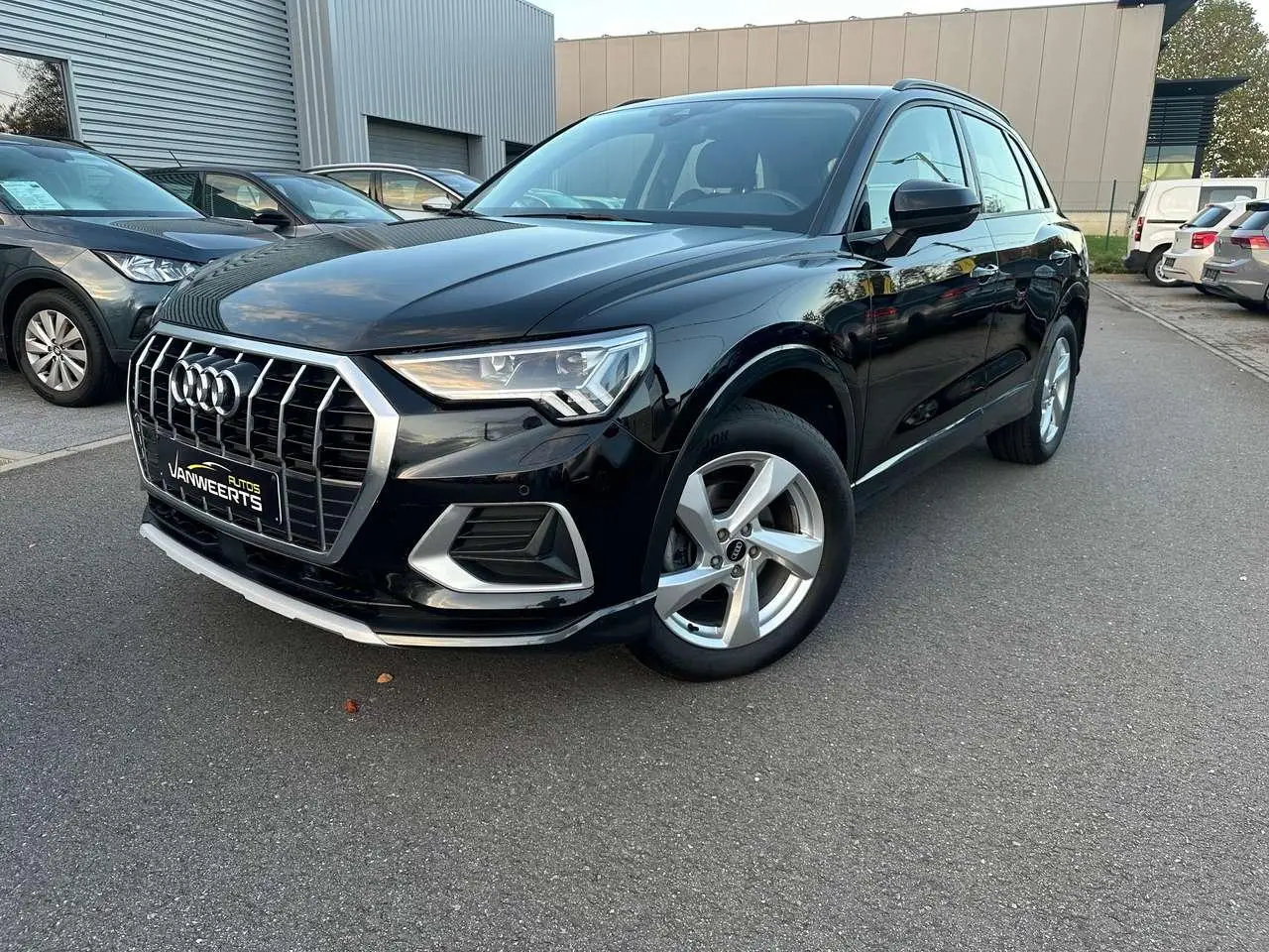 Photo 1 : Audi Q3 2023 Petrol