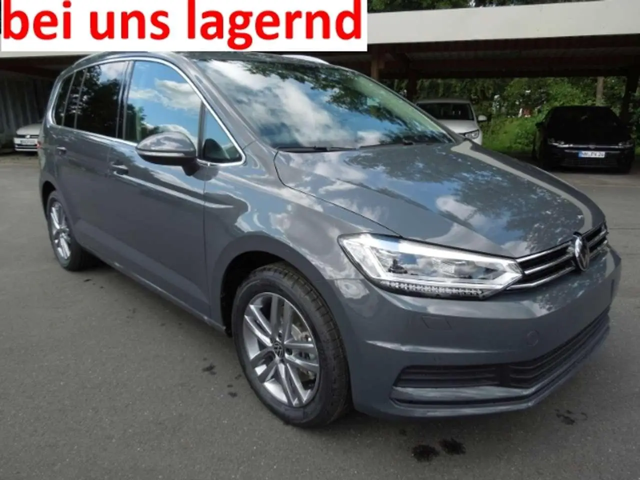 Photo 1 : Volkswagen Touran 2024 Essence